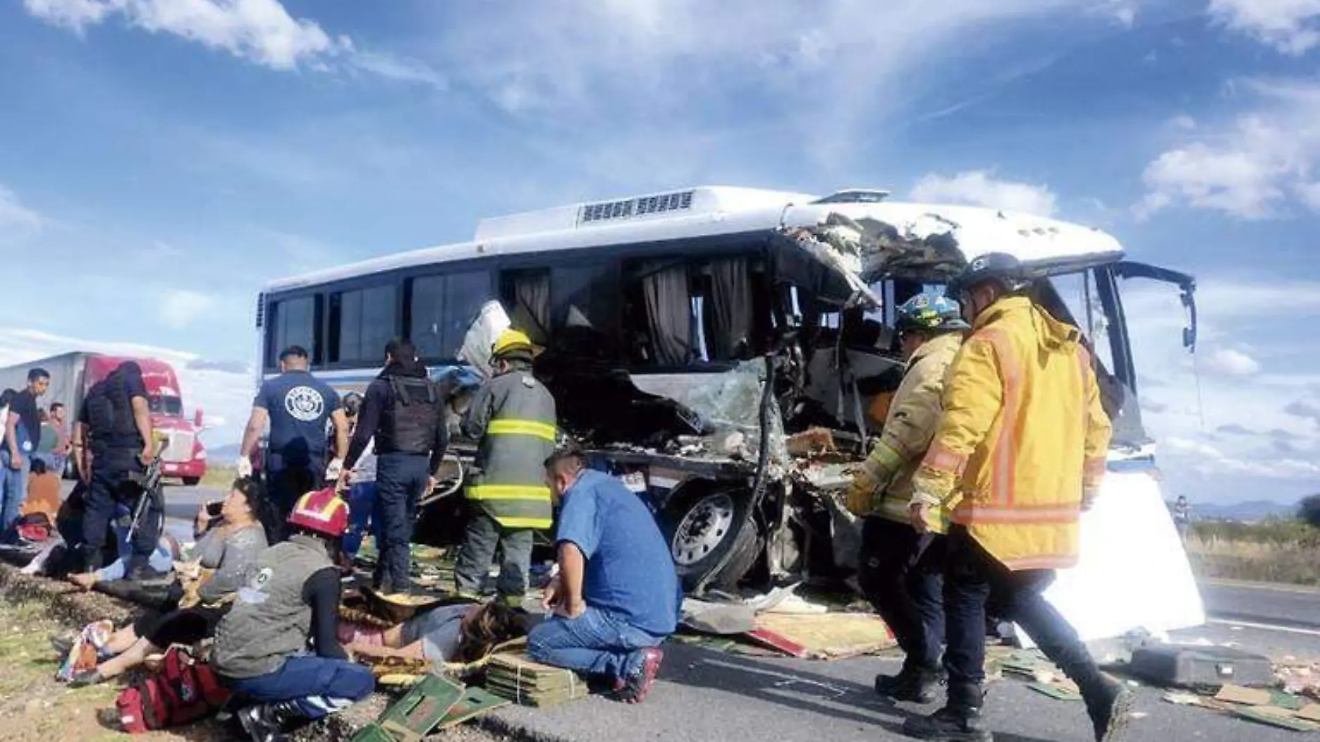 Accidente de autobús en La Tesorera, Pánfilo Natera, Zacatecas (1)